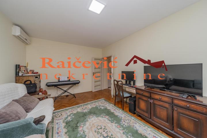 RAKOVICA STARA RAKOVICA 82m2 , T , 156000e