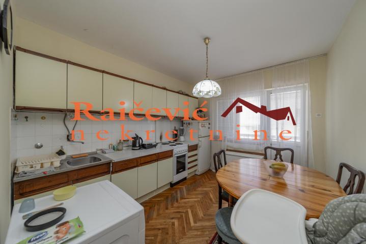 RAKOVICA STARA RAKOVICA 82m2 , T , 156000e