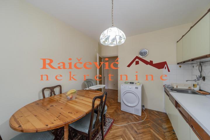 RAKOVICA STARA RAKOVICA 82m2 , T , 156000e