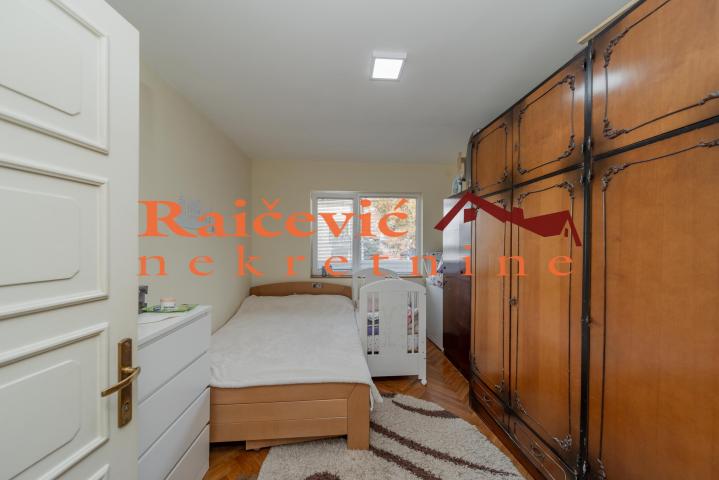 RAKOVICA STARA RAKOVICA 82m2 , T , 156000e