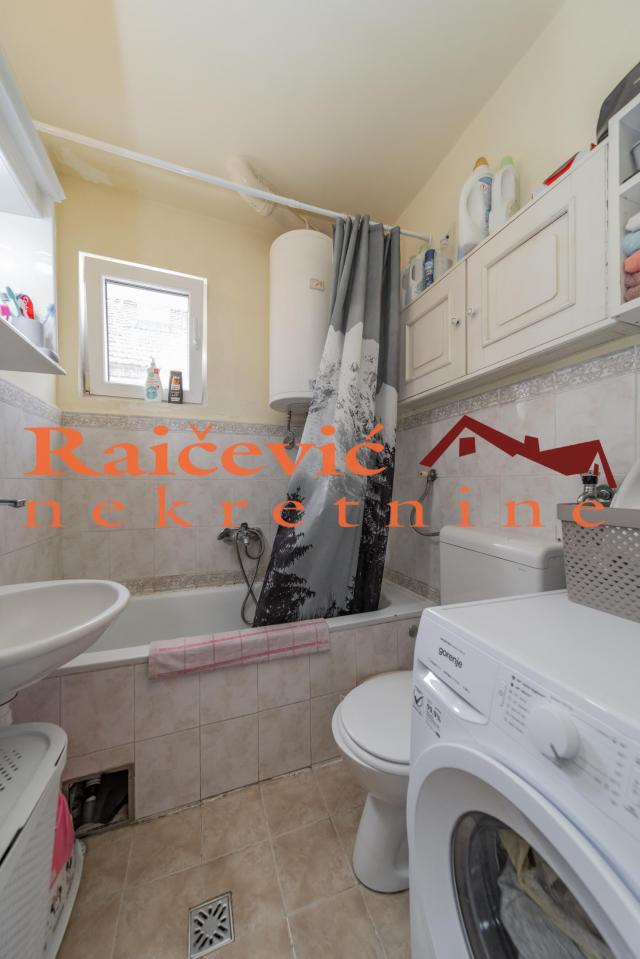 RAKOVICA STARA RAKOVICA 82m2 , T , 156000e