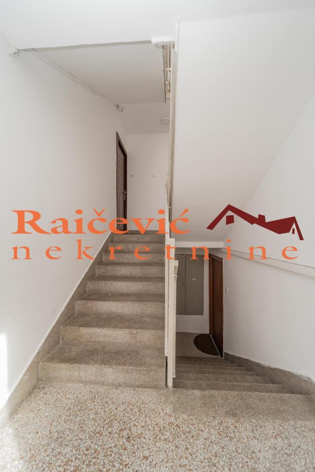 RAKOVICA STARA RAKOVICA 82m2 , T , 156000e