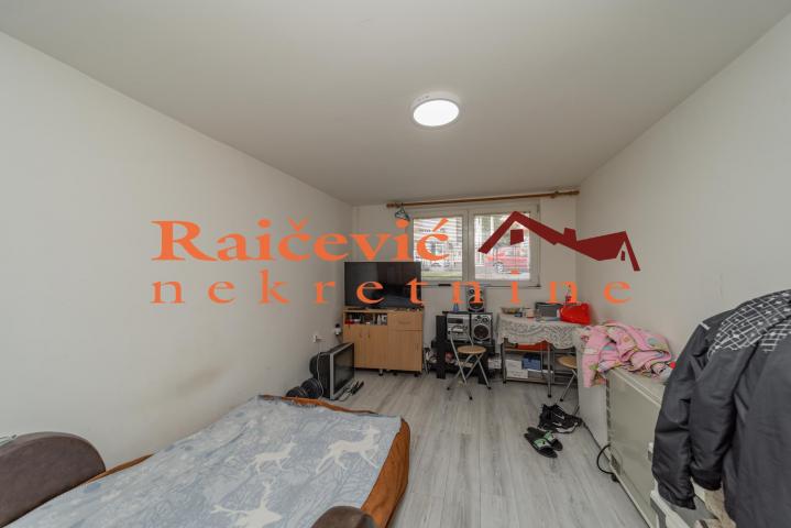 RAKOVICA STARA RAKOVICA 82m2 , T , 156000e