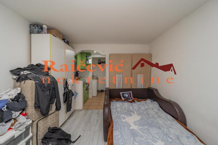 RAKOVICA STARA RAKOVICA 82m2 , T , 156000e