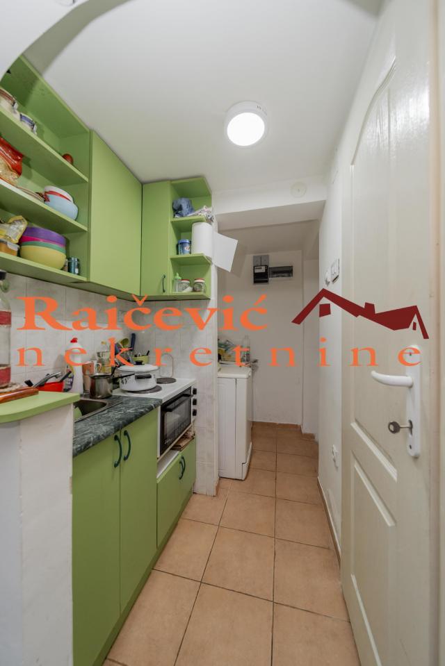 RAKOVICA STARA RAKOVICA 82m2 , T , 156000e