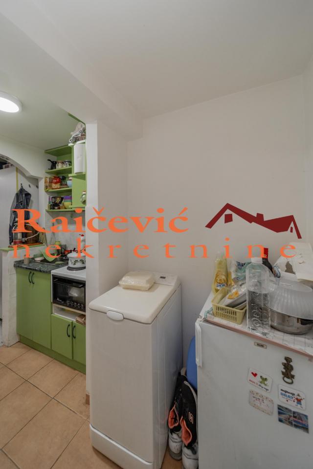 RAKOVICA STARA RAKOVICA 82m2 , T , 156000e