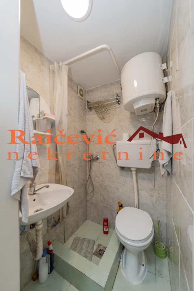 RAKOVICA STARA RAKOVICA 82m2 , T , 156000e