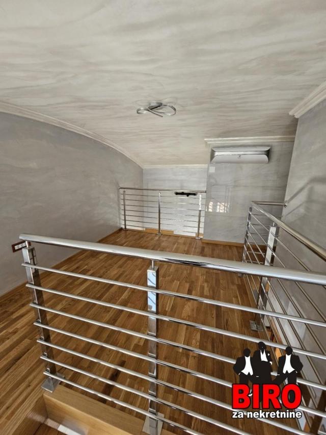 ~~~ Useljiv PENTHOUSE na granici Telep i Limana 4, + 2 garažna mesta~~~