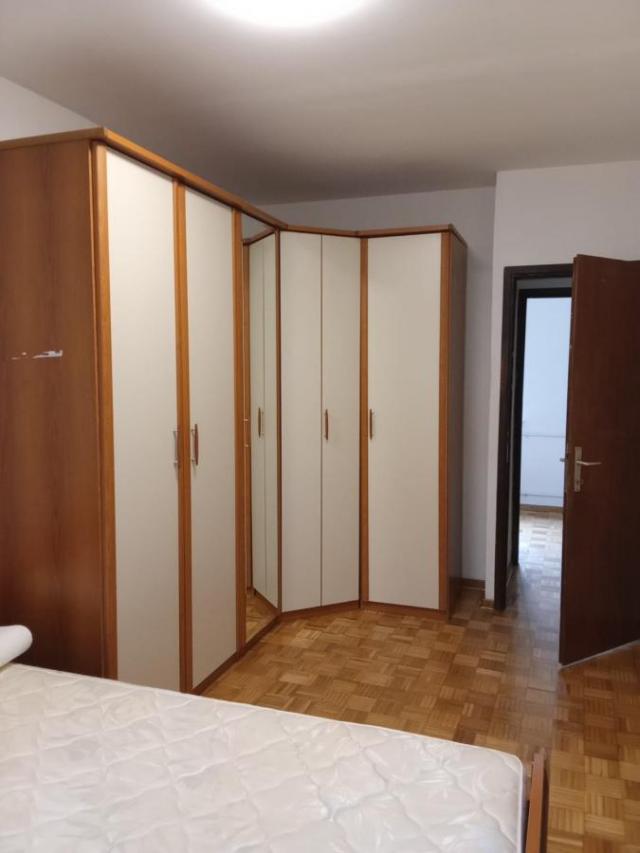 Odlican, renoviran 4. 0 stan sa terasom od 26m2