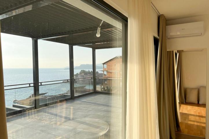 Luksuzni penthouse sa 2 spavaće sobe i pogledom na more, Sveti Stefan