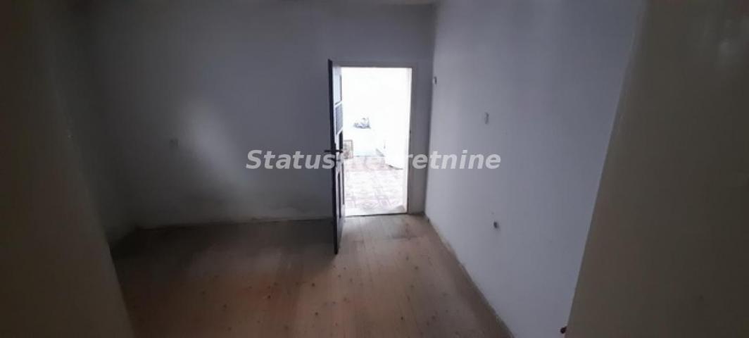 Futog-Starija Porodična kuća 96 m2 na Lepom Placu od 600 m2 u blizini Škole-065/385 8880