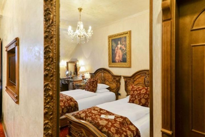 Jedninstven - kompletno opremljen hotel - Sremski Karlovci!