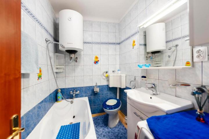 Istra, Rovinj, predivan jednosoban stan 50m2 na drugom katu s pogledom na more