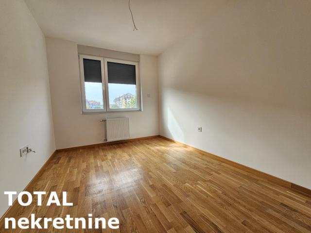 4 Četvorosoban stan NOVI SAD, 214500€