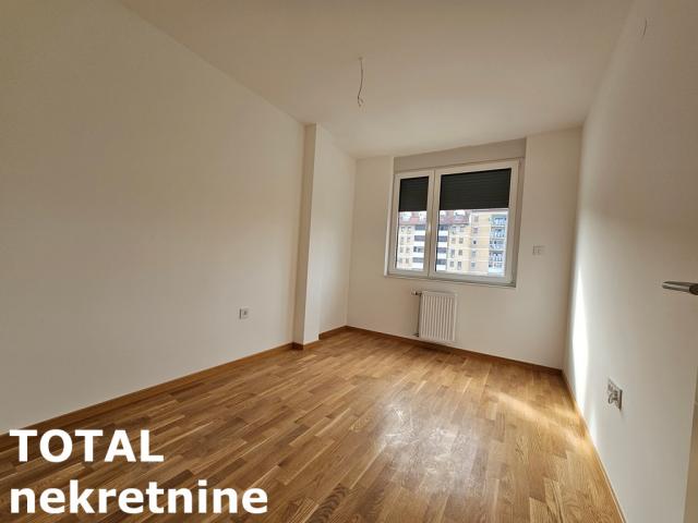 4 Četvorosoban stan NOVI SAD, 214500€