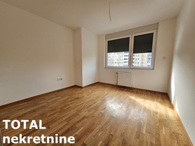 4 Četvorosoban stan NOVI SAD, 214500€