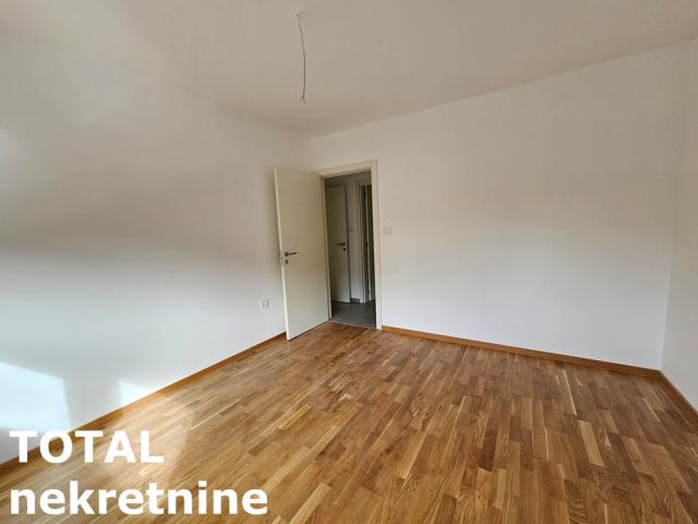 4 Četvorosoban stan NOVI SAD, 214500€