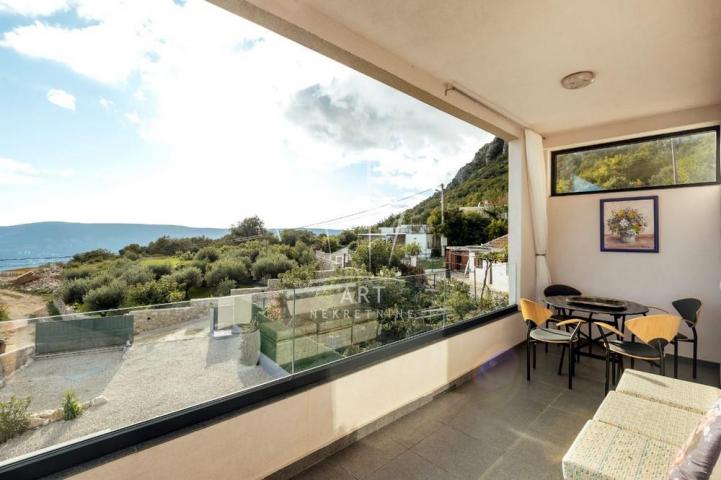 Herceg Novi, luksuzna kuća modernog dizajna, mereno 220m2 ID#9147