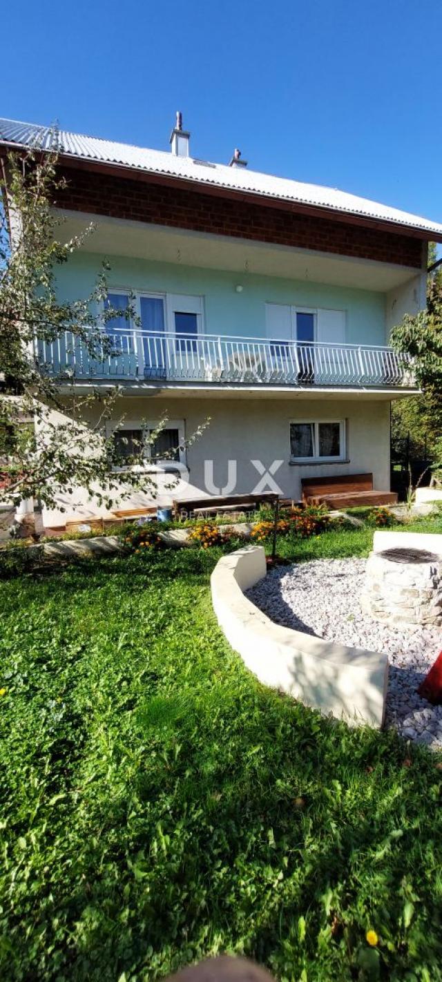 GORSKI KOTAR, FUŽINE - Detached house with two residential units, garage and garden in the center of