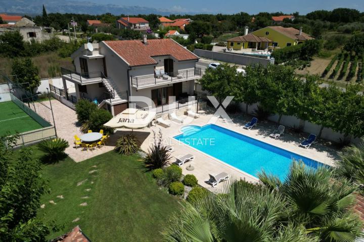 ZADAR, POLÍČNIK - Schöne Villa mit Swimmingpool und Spielplatz