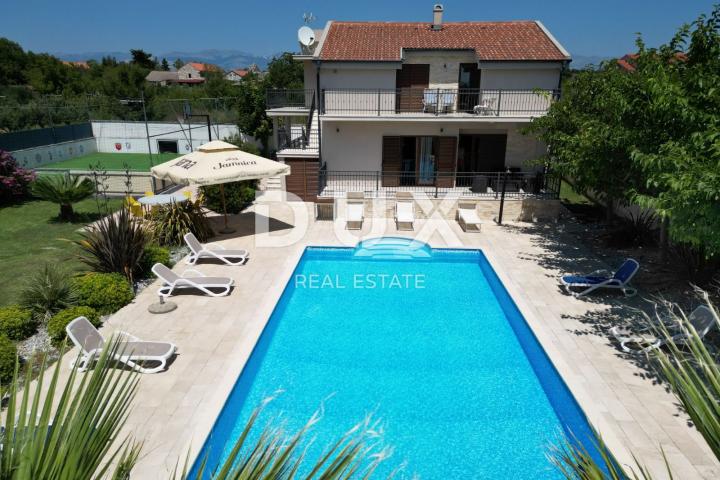 ZADAR, POLÍČNIK - Schöne Villa mit Swimmingpool und Spielplatz