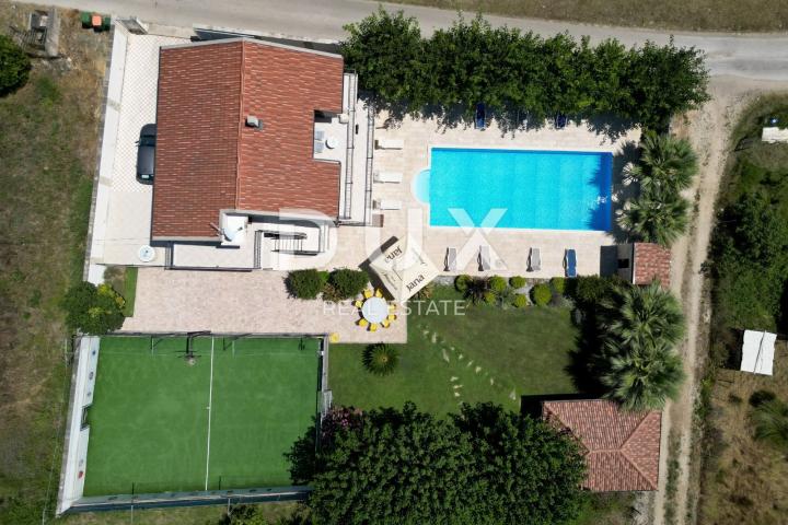 ZADAR, POLÍČNIK - Schöne Villa mit Swimmingpool und Spielplatz