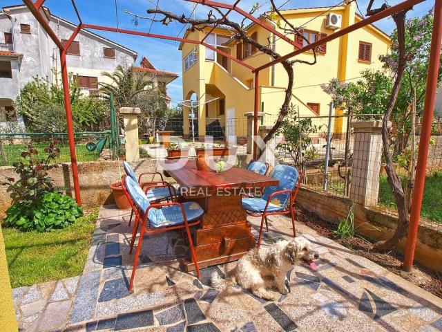 ISTRIA, FAŽANA - Floor of a house with 4 apartments and a garden - 500 m FROM THE SEA!!