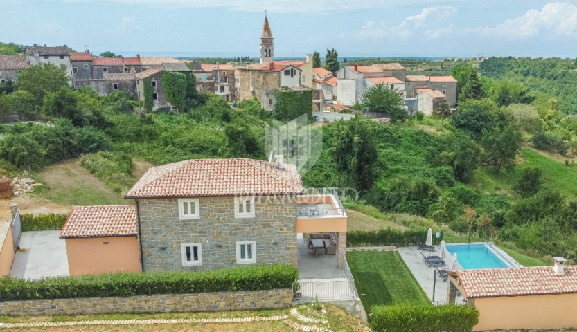 Istra, Momjan- predivna villa sa bazenom u izgradnji! 