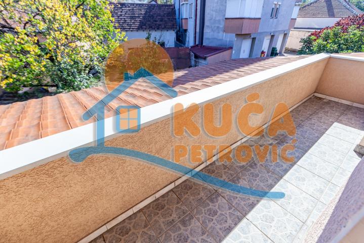 Odlična kuća 420m2 na placu 576m2