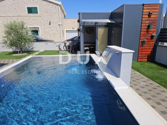 ZADAR, PRIVLAKA - Villa mit Pool 200 Meter vom Meer entfernt