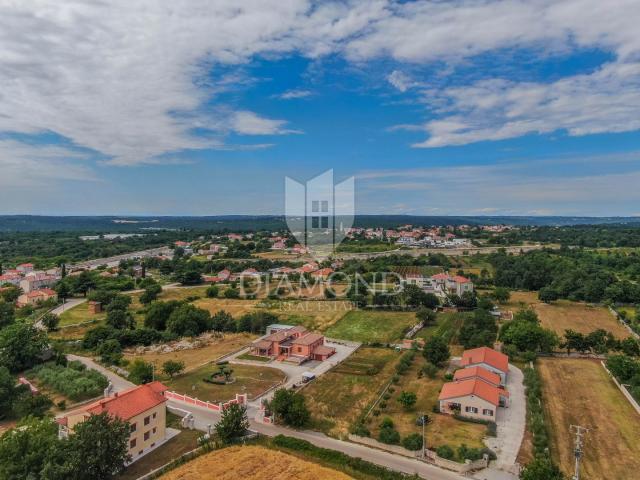 Zemljište Kanfanar, 550m2