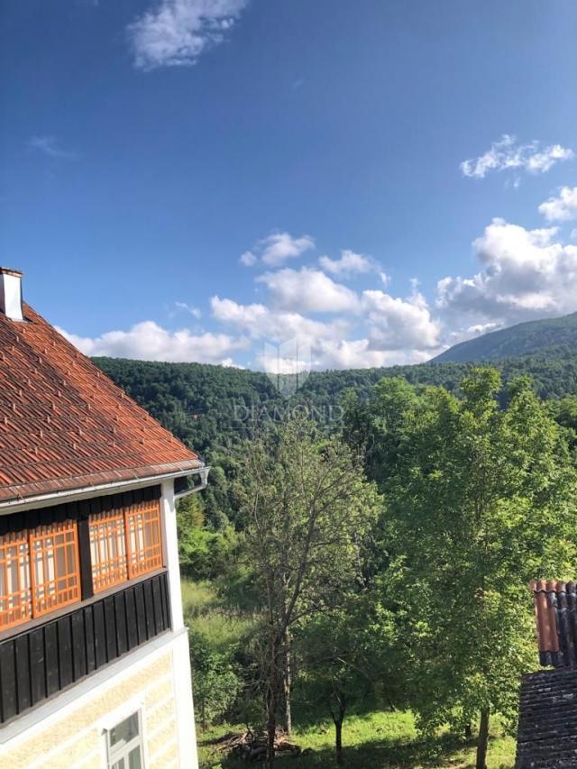 Ein großes Haus in Lukovdol, in der Nähe von Vrbovsko