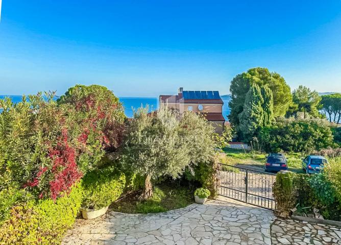 EXCLUSIVE, house on Crveni Vrh 100 meters from the sea