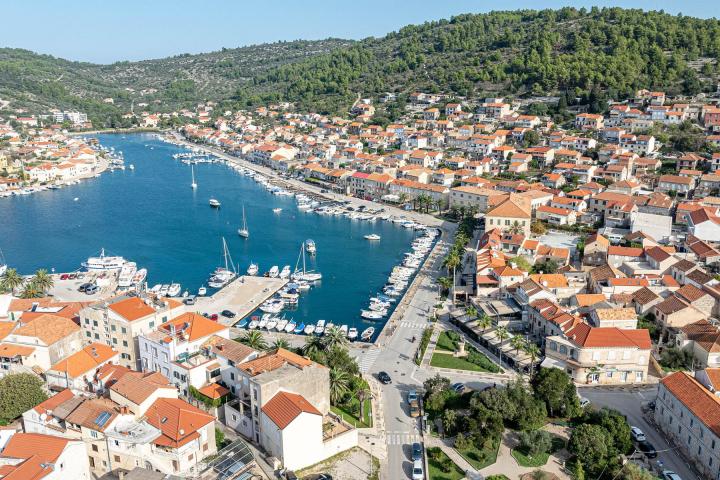 Otok Korčula, poslovno-stambena kamena zgrada