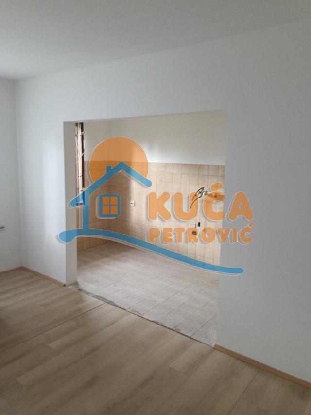 Izdaje se dvoiposoban stan u Duvaništu, 70m2!