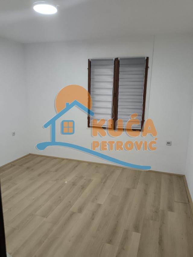 Izdaje se dvoiposoban stan u Duvaništu, 70m2!