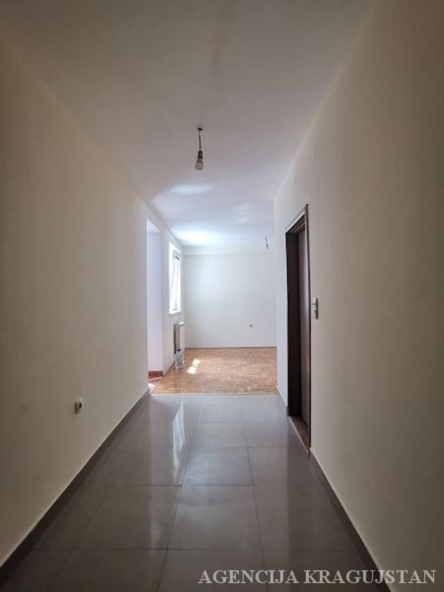 Prodaja, Stan, 109. 00m2 , Centar