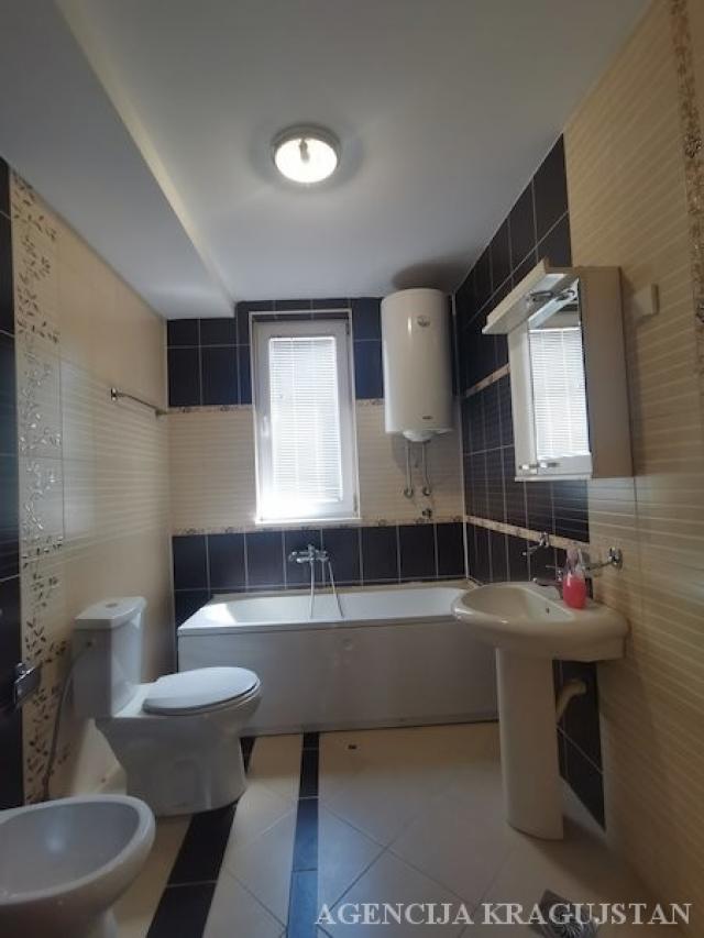 Prodaja, Stan, 109. 00m2 , Centar