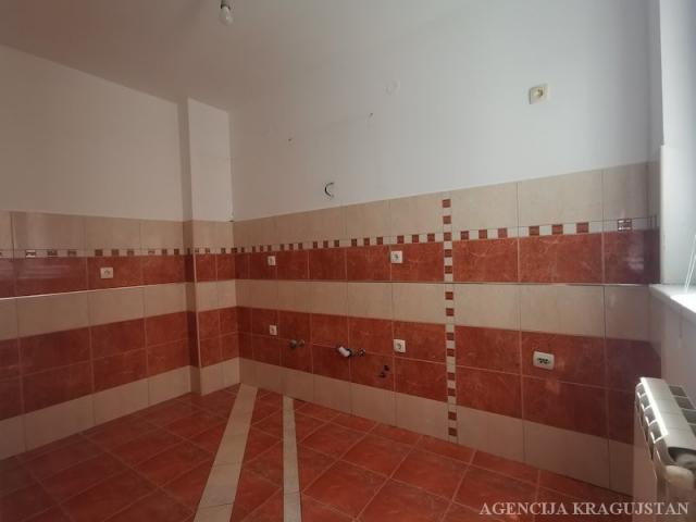 Prodaja, Stan, 109. 00m2 , Centar