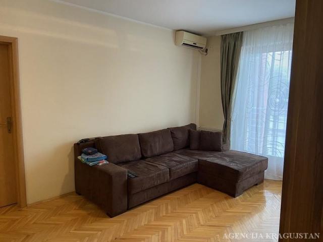 Izdavanje, Stan, 60. 00m2 , Centar