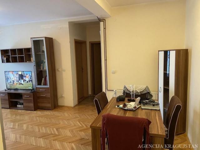 Izdavanje, Stan, 60. 00m2 , Centar