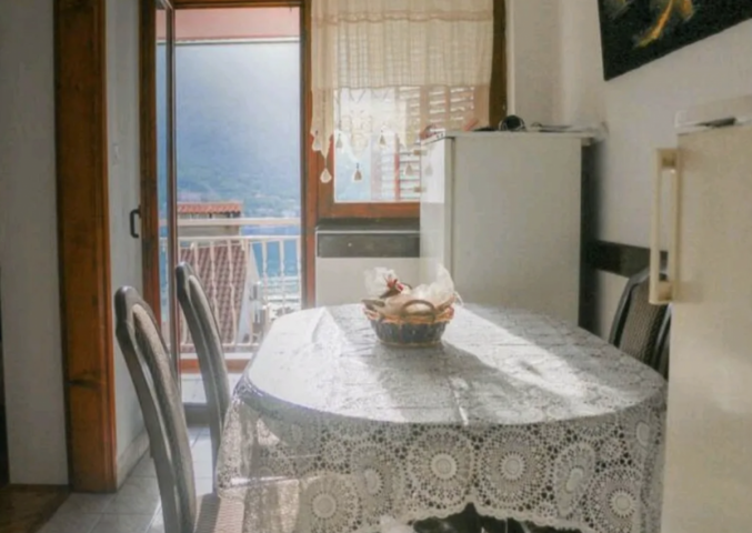 Two-bedroom apartment of 70m2 for rent in Kotor, Dobrota