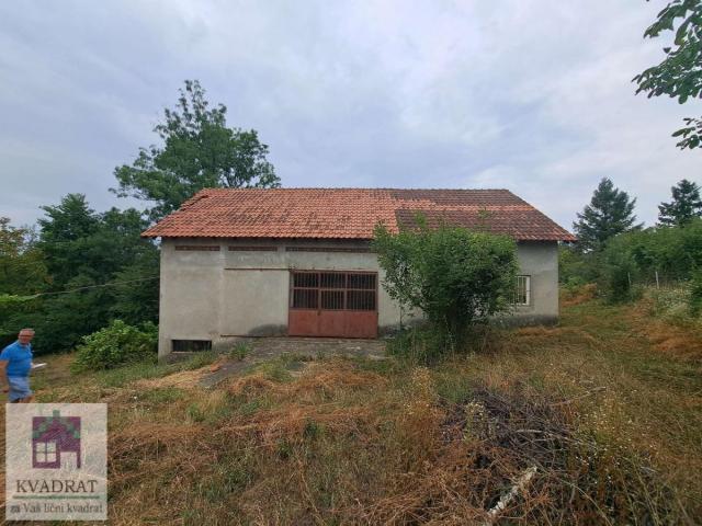 Seosko domaćinstvo , kuća 140 m2 + 85 m2  + 120 m2  , 23 ara, Obrenovac