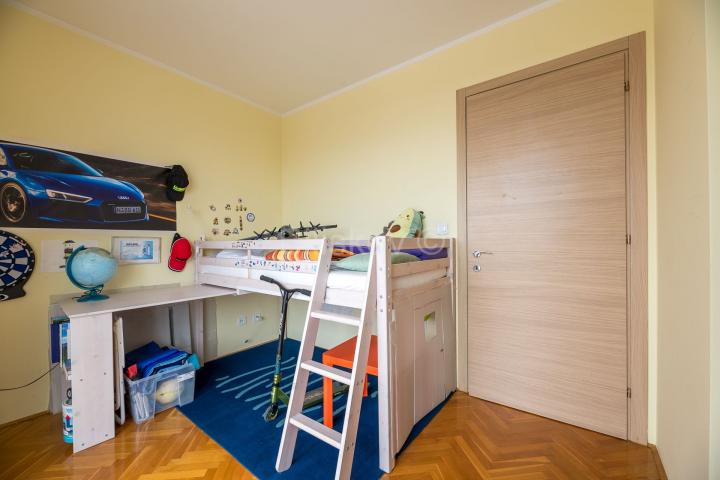 Prodaja, N. Zagreb, Veliko Polje, moderan namješten trosoban penthouse  