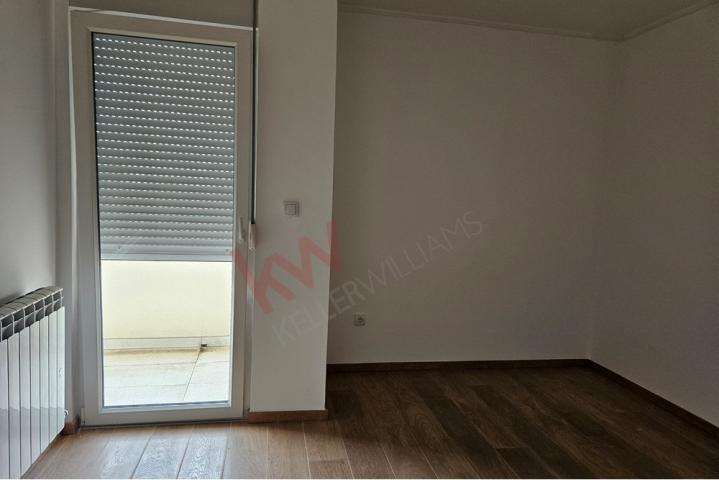 
				2, 5, Novogradnja 67, 53m2, Zemun
			