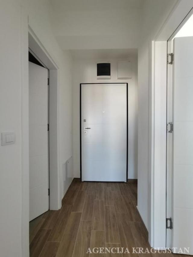 Izdavanje, Stan, 46. 00m2 , Centar