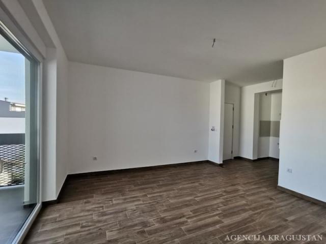 Izdavanje, Stan, 46. 00m2 , Centar