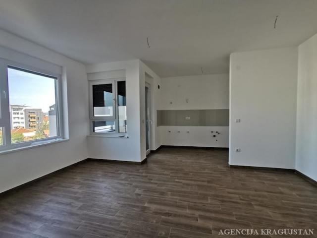 Izdavanje, Stan, 48. 00m2 , Centar