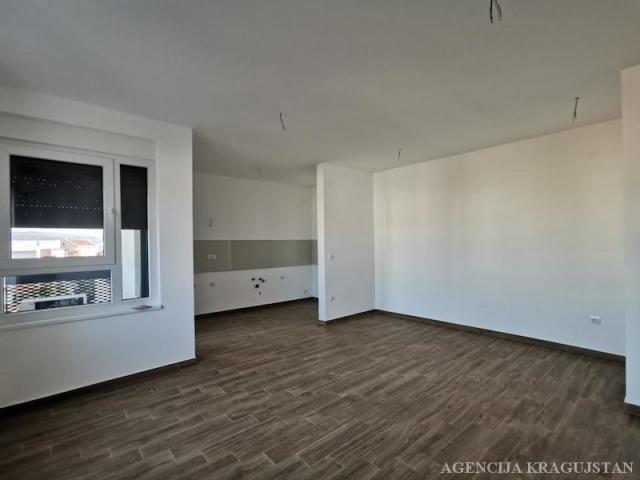 Izdavanje, Stan, 48. 00m2 , Centar