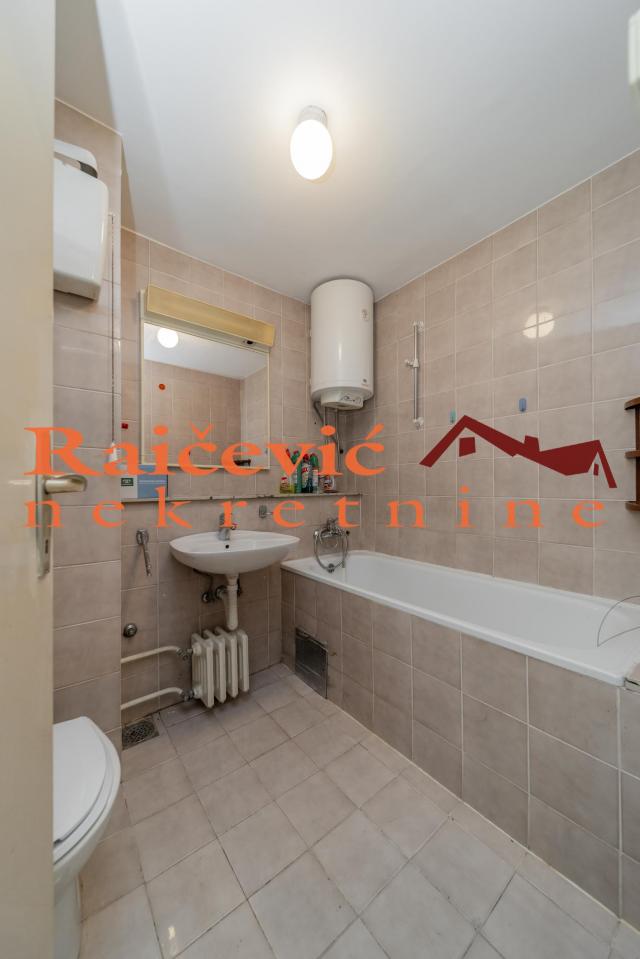 NOVI BEOGRAD BLOK 72 58m2 , T+L , 149000e